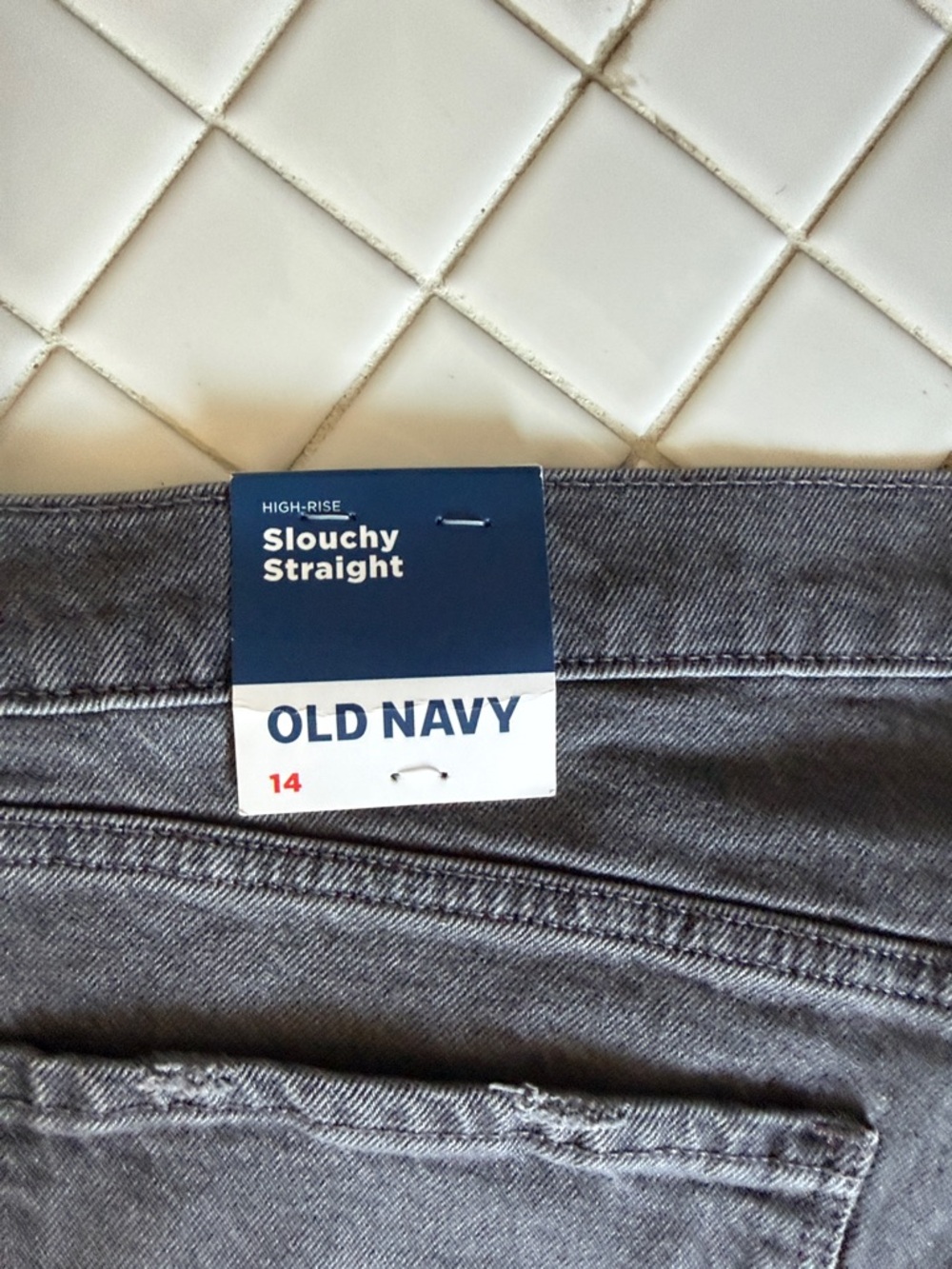 Old Navy Slouchy Straight frayed hem jeans. NWT.‎ Retail 49.99 - Picture 7 of 10
